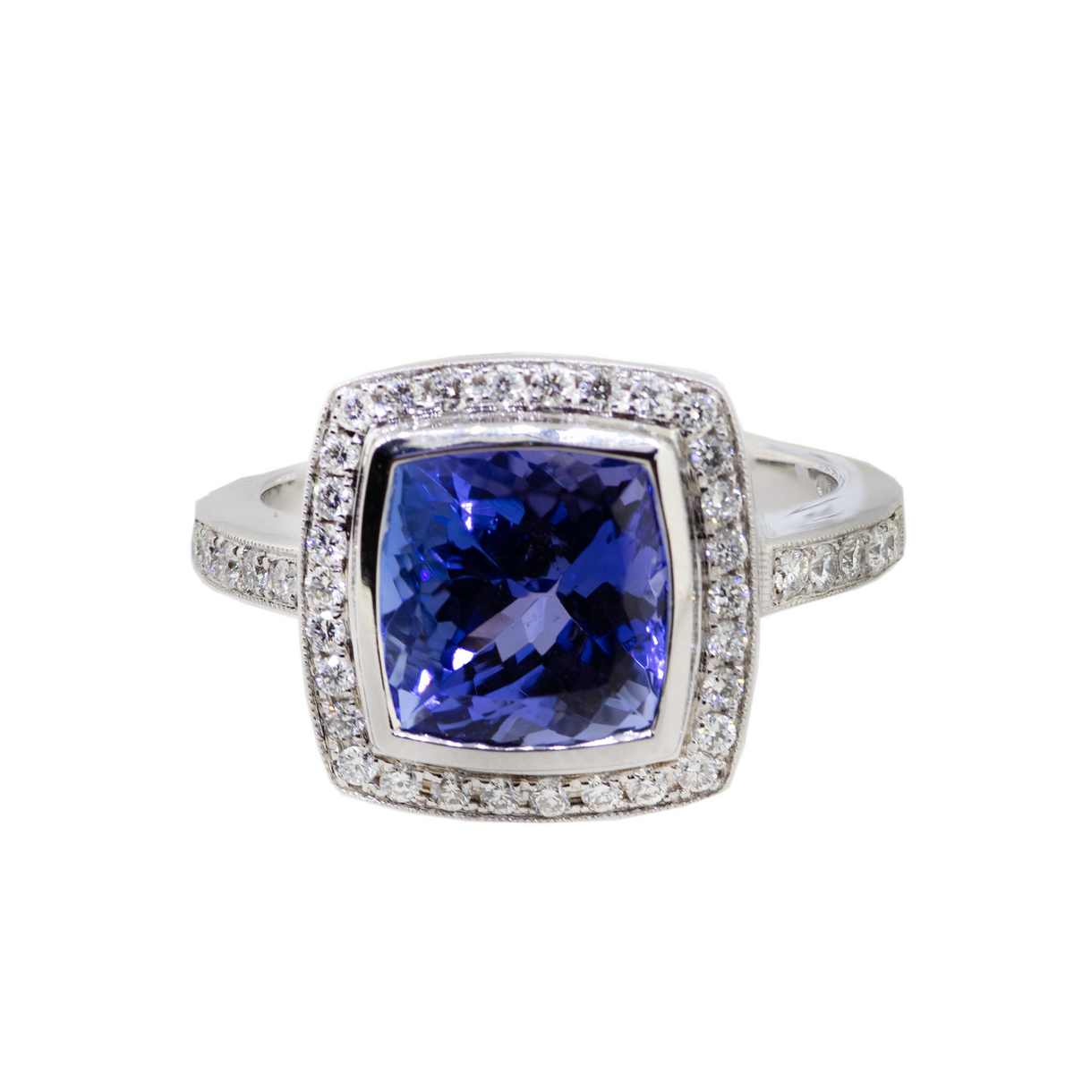 18K WHITE GOLD TANZANITE & DIAMOND RING