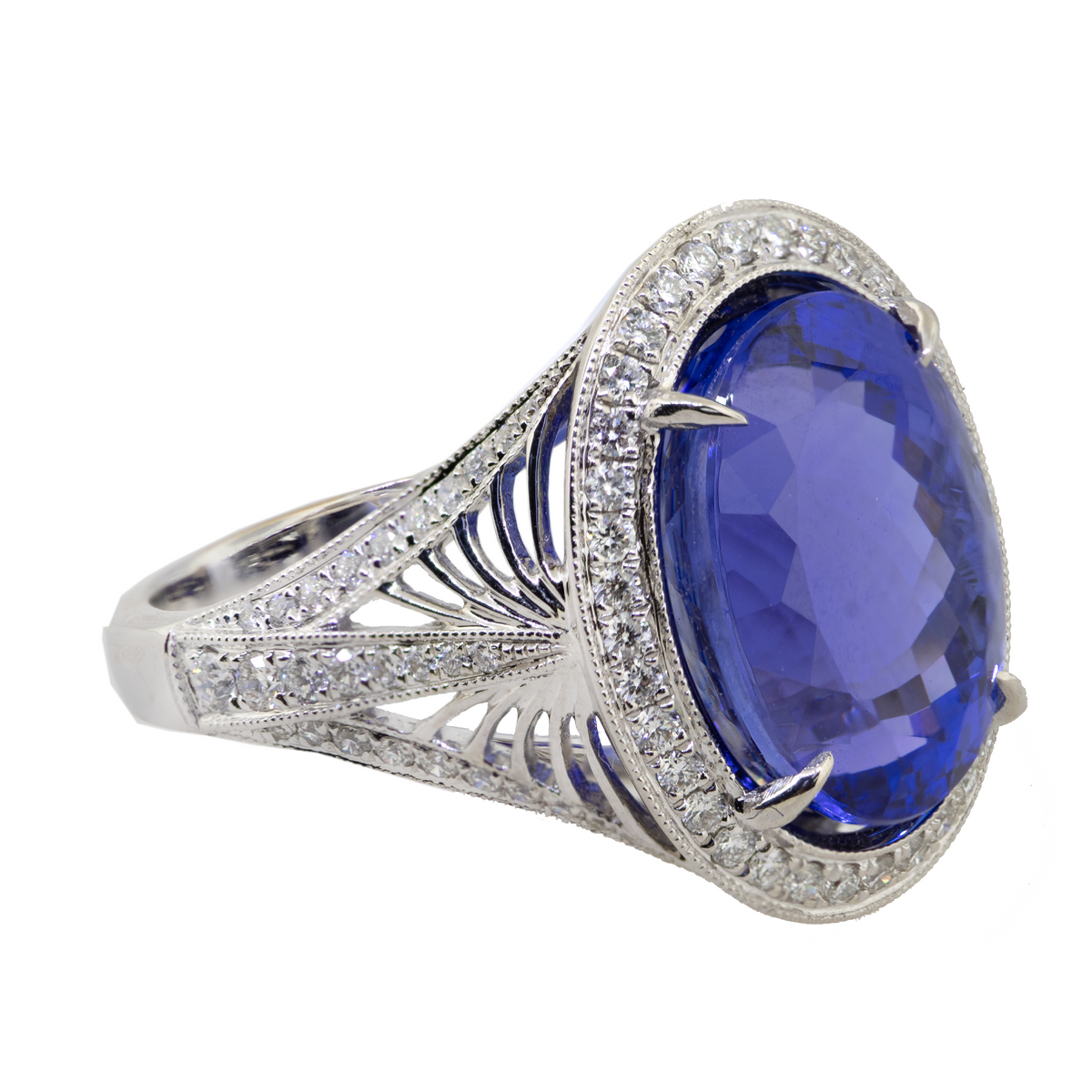 18KW 9.20 gm Tanzanite & Diamond Ring