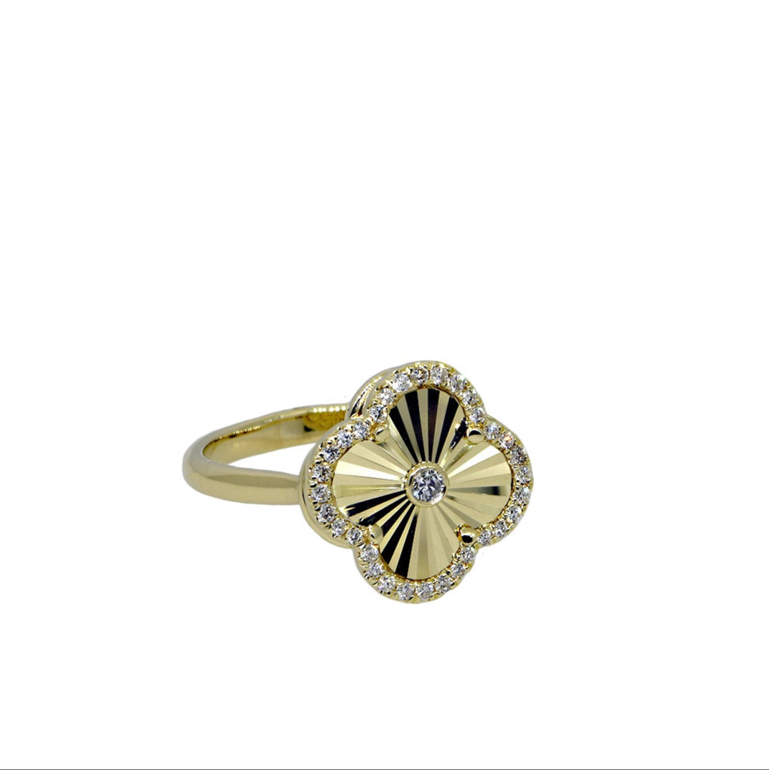 Fashion Ring With Spinning Diamond Clover