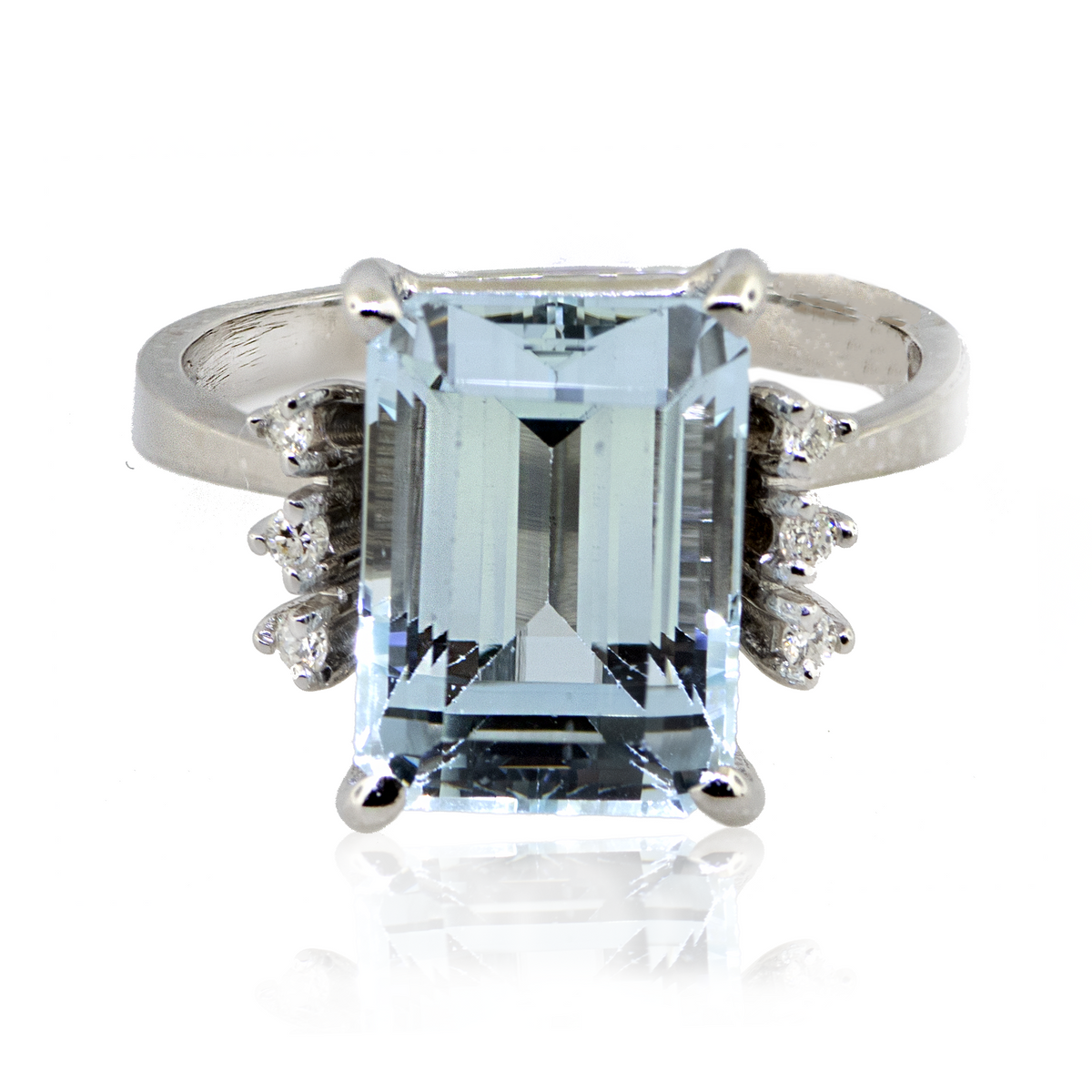 14KW 8.60gm. Aquamarine & Diamond Ring