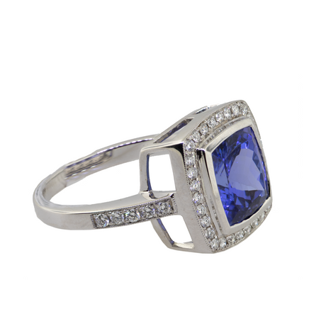18K WHITE GOLD TANZANITE & DIAMOND RING