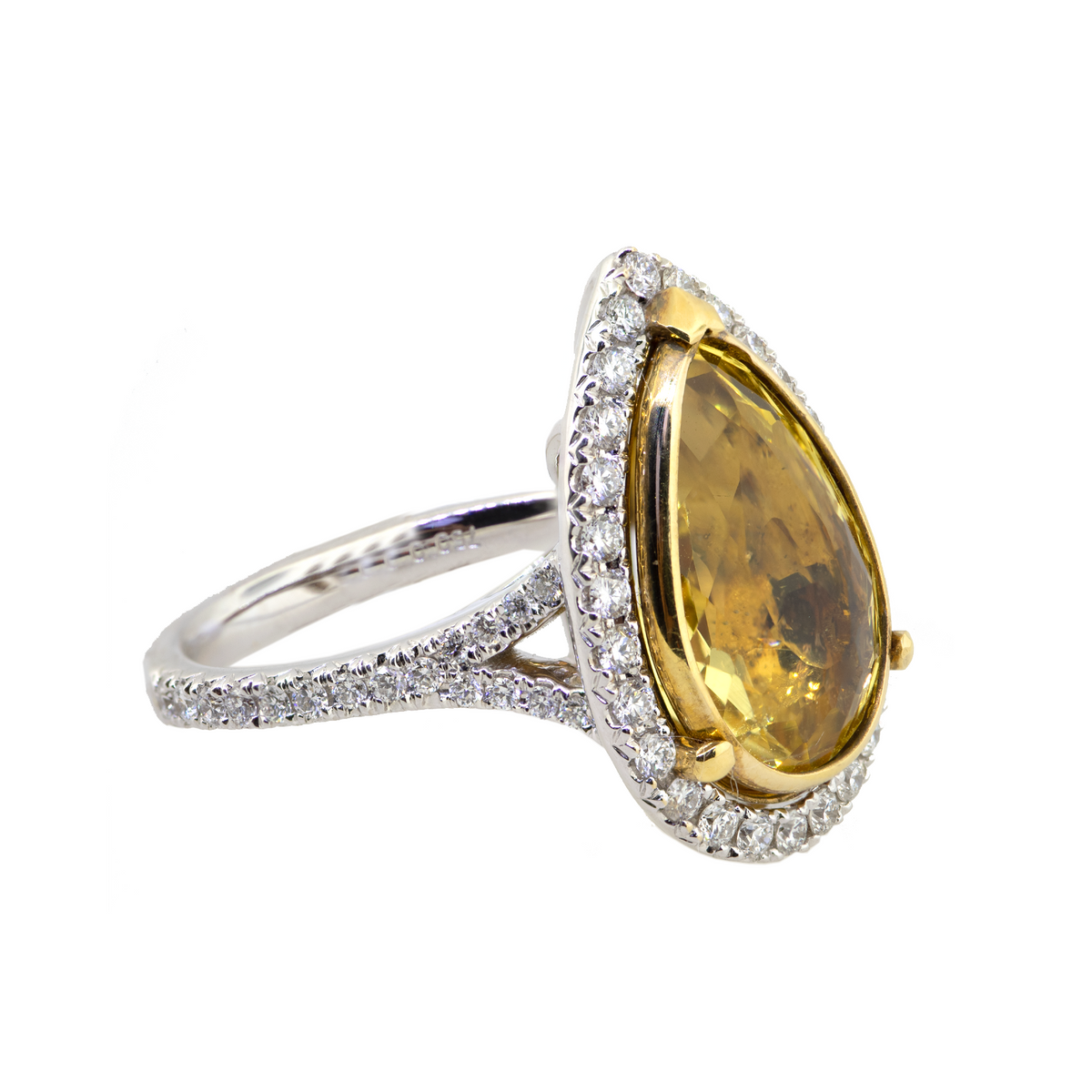 18KW 8.30 gm. Golden Beryl & Diamond Ring