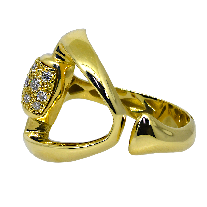 18KY Diamond Ring with Triangular Shape