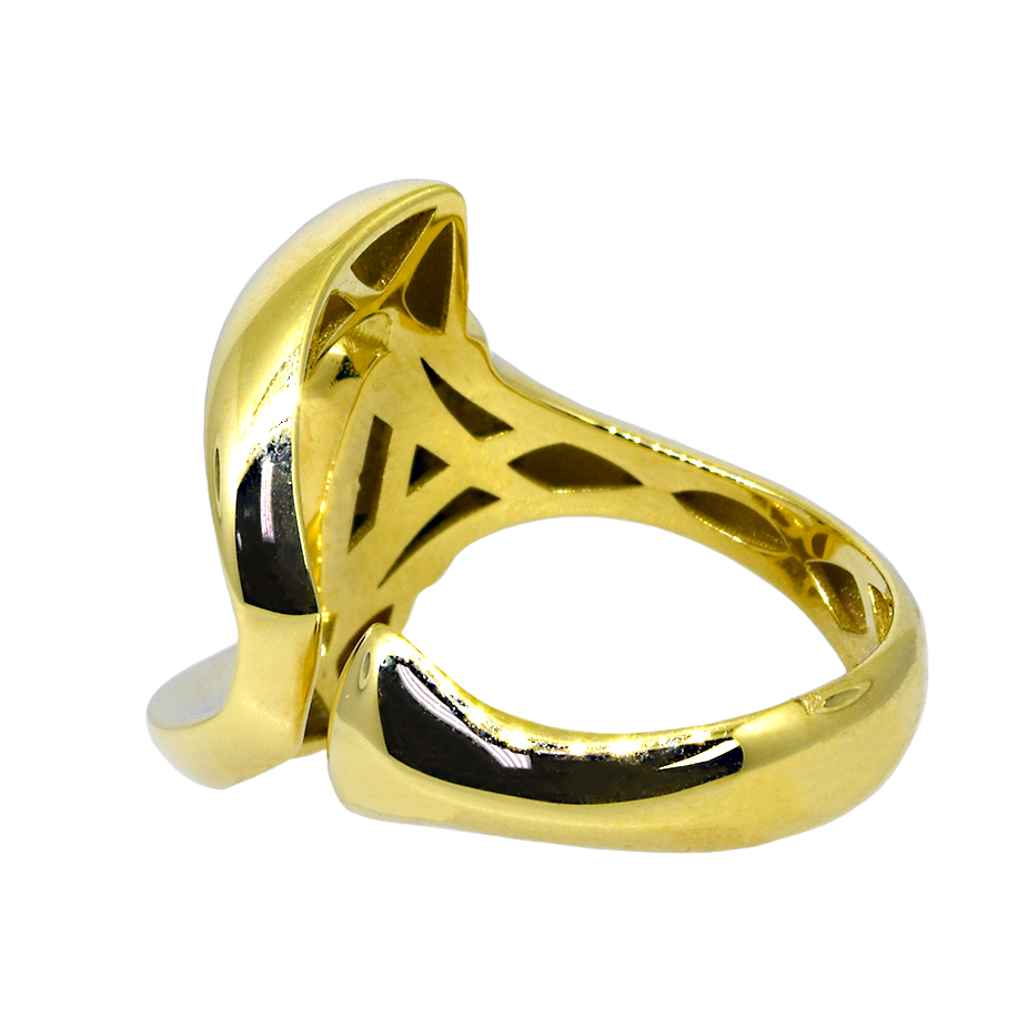 18KY Diamond Ring with Triangular Shape