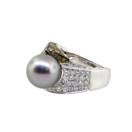 18K White Gold Ring With Tahitian Pearl and Diamonds